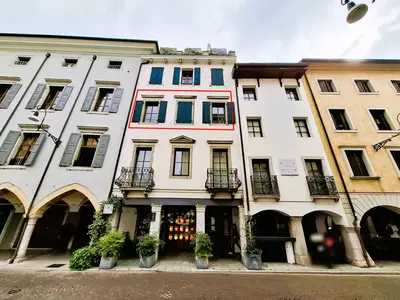 Appartamento della superficie commerciale di 163,20 mq, in Udine, Via...