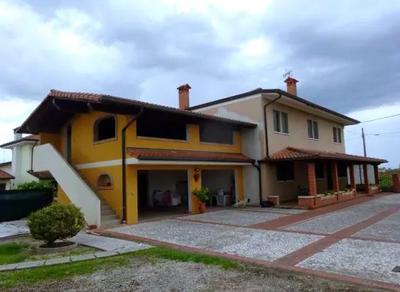 LOTTO PRIMO: Complesso edilizio ad uso residenziale su più corpi, il...