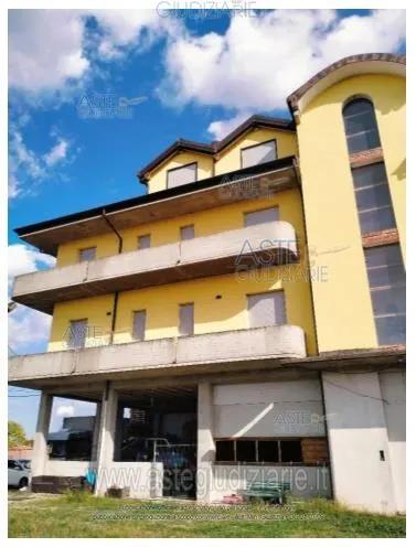 Piena proprietà su porzione di fabbricato ad uso civile...